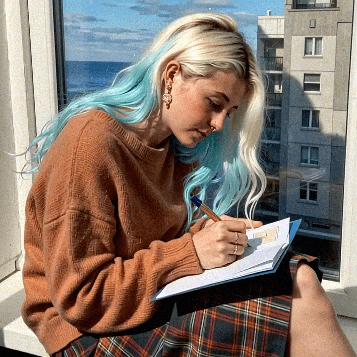 Emma-Jane MacKinnon-Lee, wearing a long tartan Mac Fhionghuin skirt